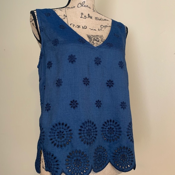 ECRU BARDOT Beautiful Blue Eyelet embroidered lined Tank in a size Small… - Picture 2 of 15